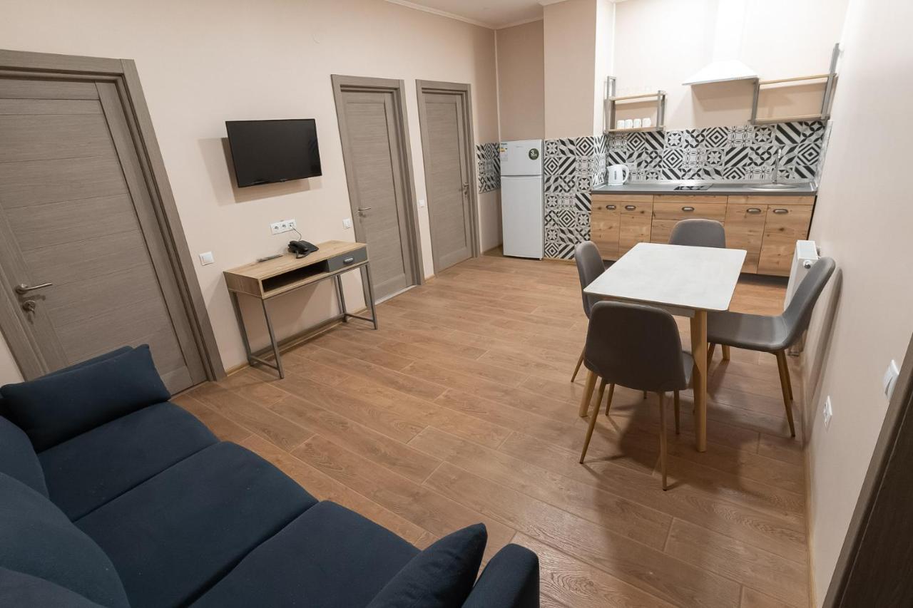 Pivdenniy Hotell Lviv Eksteriør bilde
