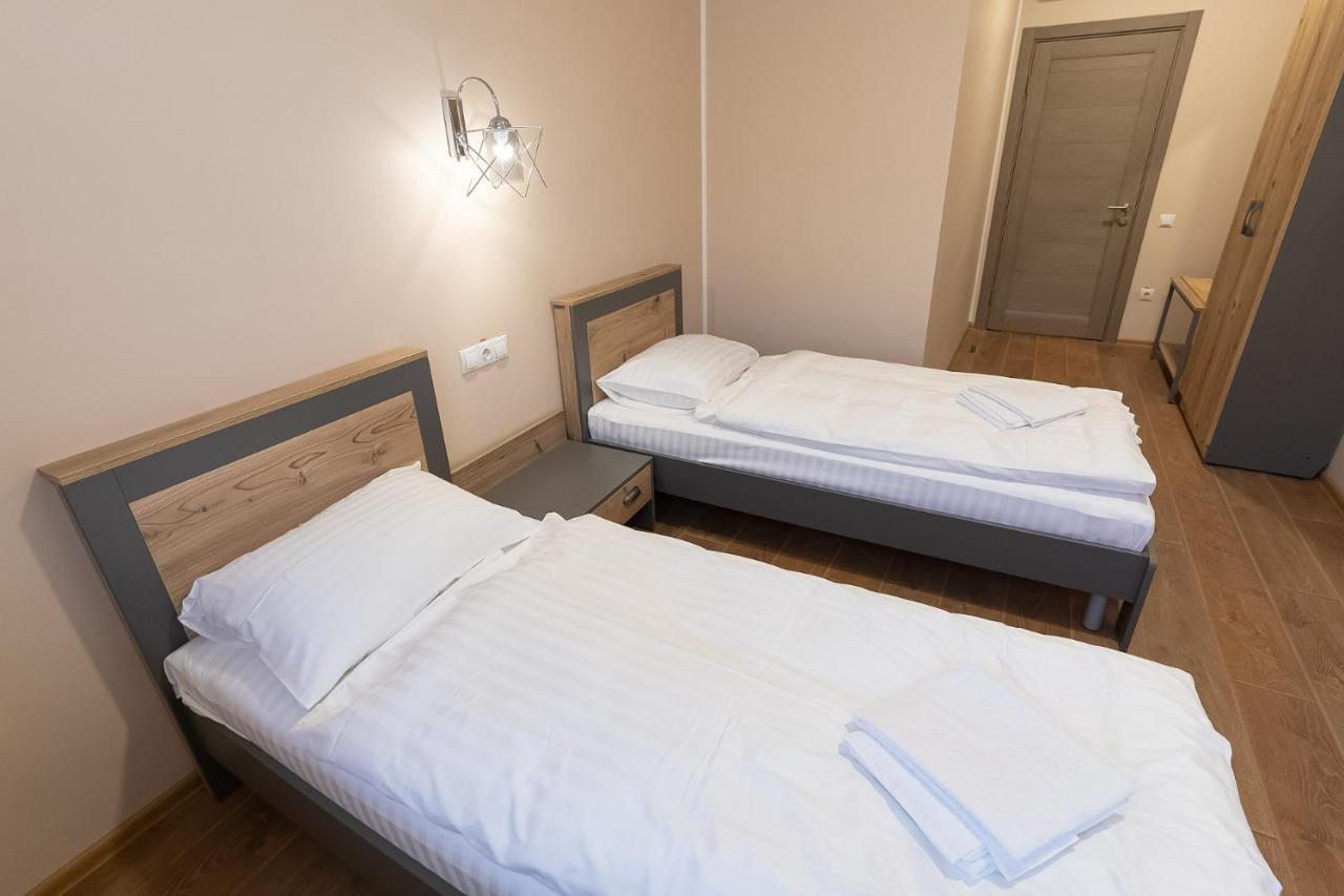 Pivdenniy Hotell Lviv Eksteriør bilde