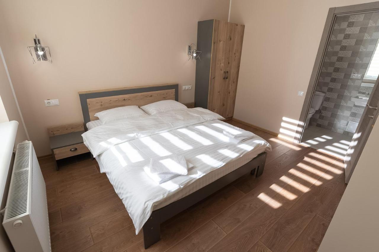 Pivdenniy Hotell Lviv Eksteriør bilde