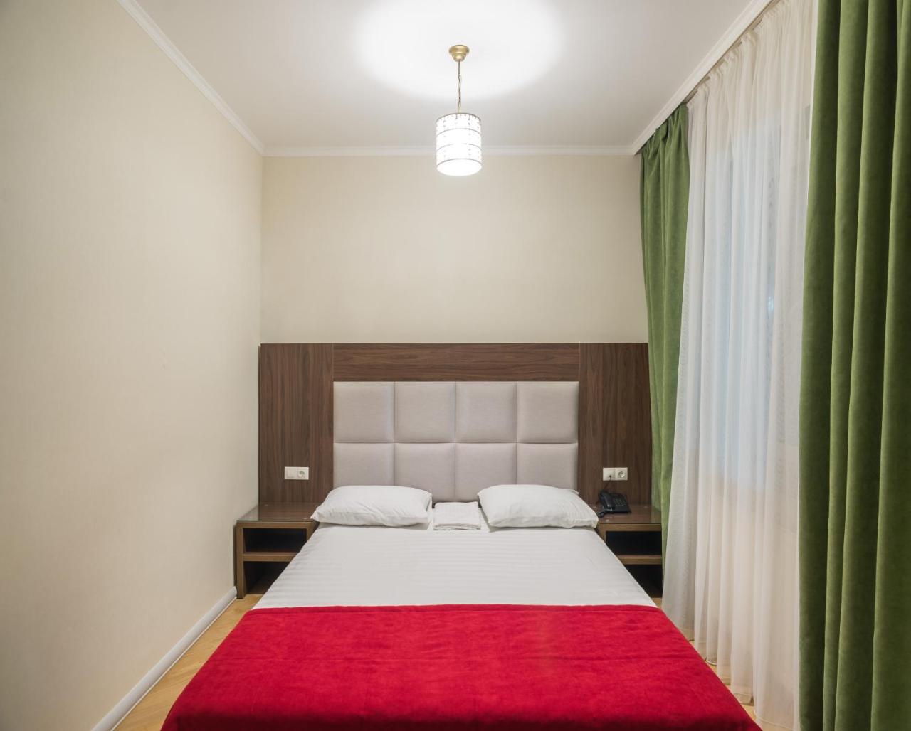 Pivdenniy Hotell Lviv Eksteriør bilde