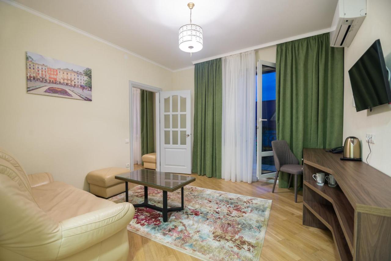 Pivdenniy Hotell Lviv Eksteriør bilde