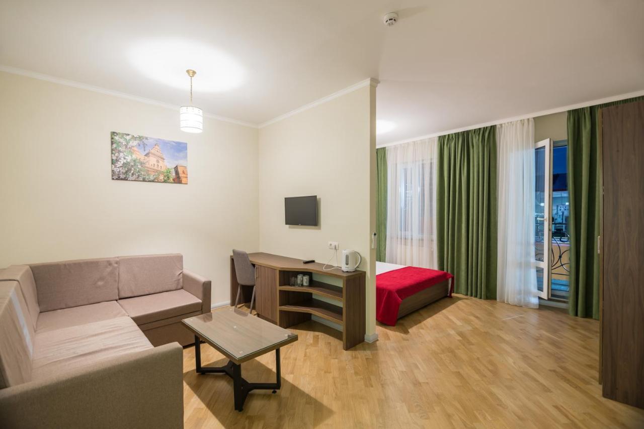 Pivdenniy Hotell Lviv Eksteriør bilde