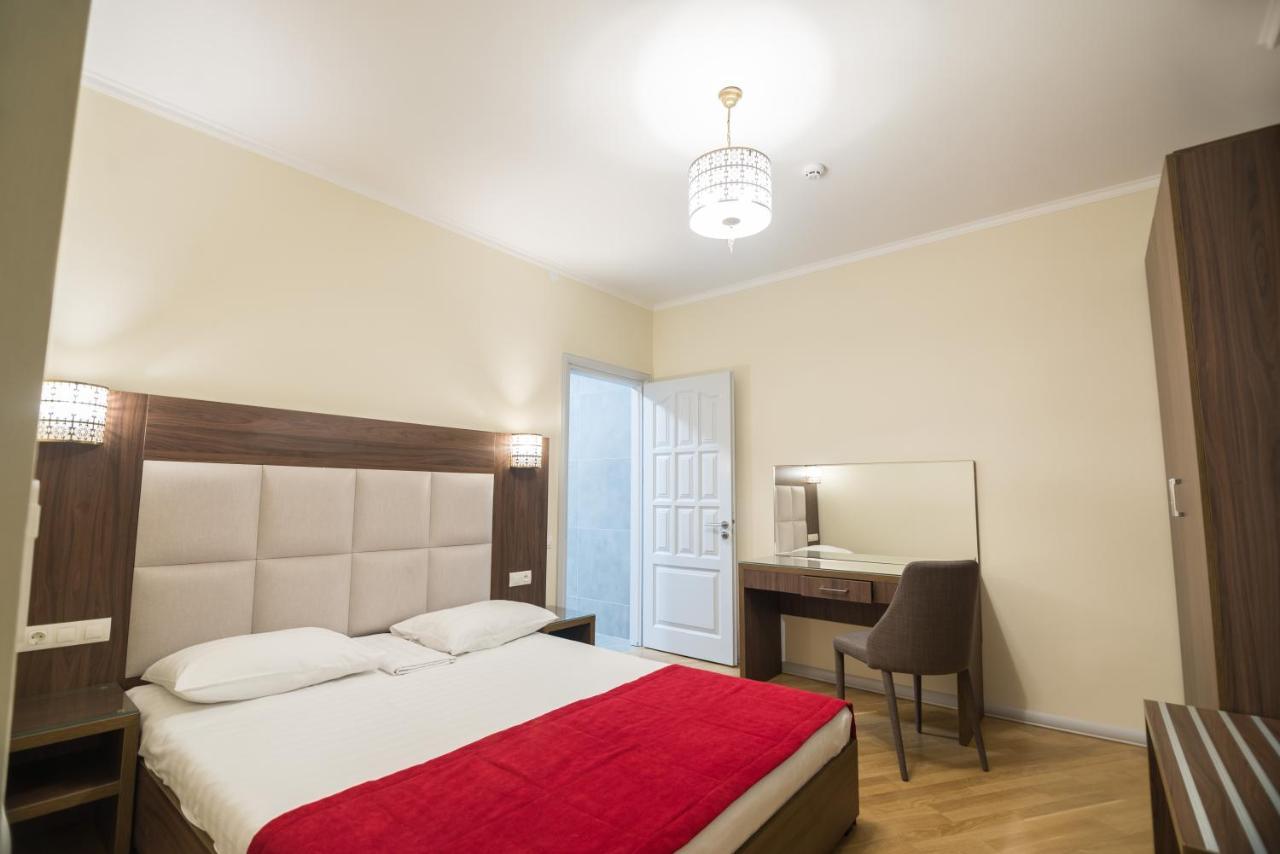 Pivdenniy Hotell Lviv Eksteriør bilde