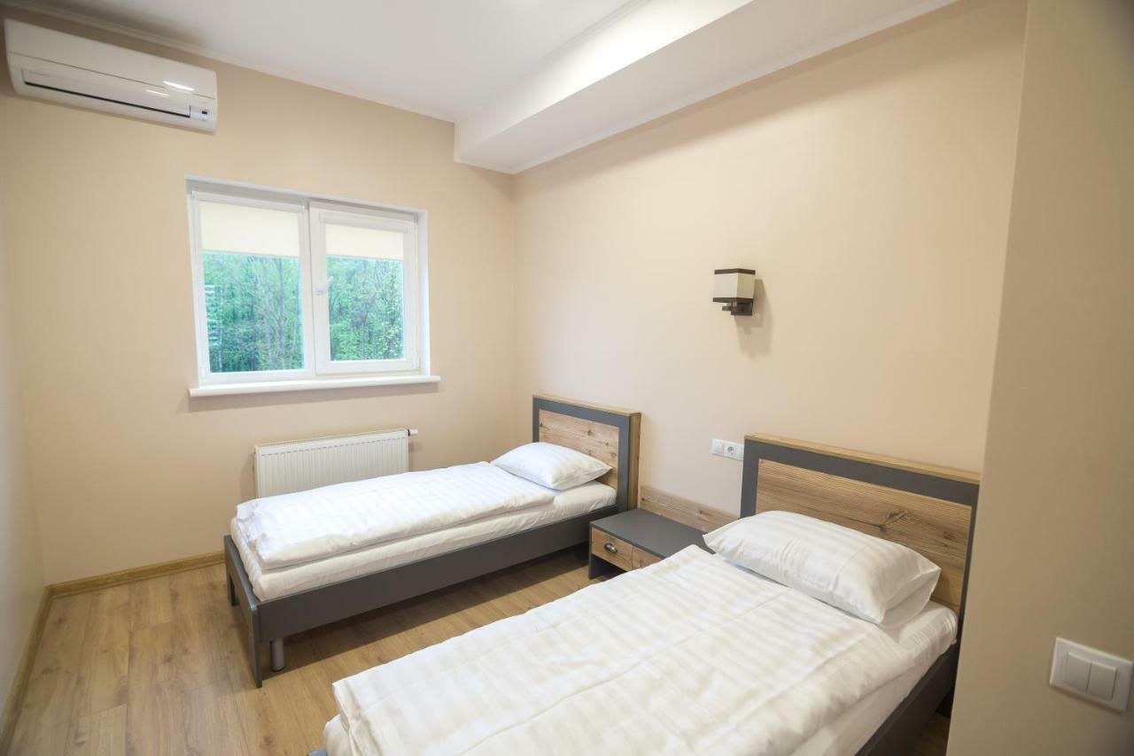 Pivdenniy Hotell Lviv Eksteriør bilde