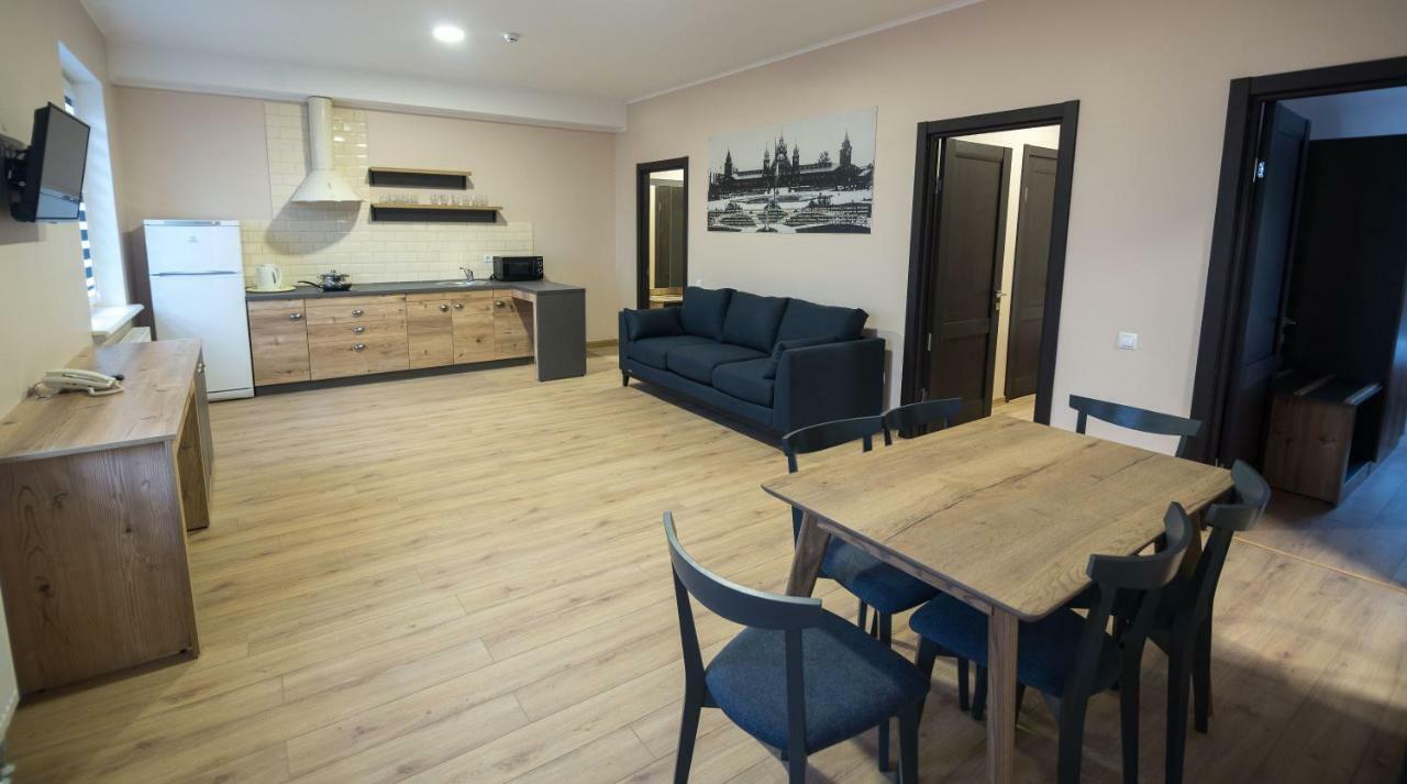 Pivdenniy Hotell Lviv Eksteriør bilde