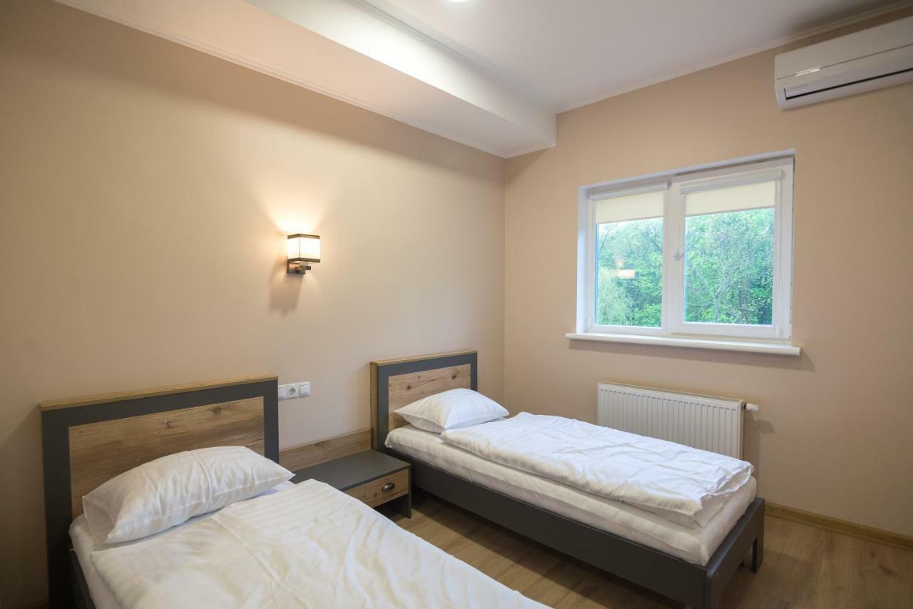 Pivdenniy Hotell Lviv Eksteriør bilde