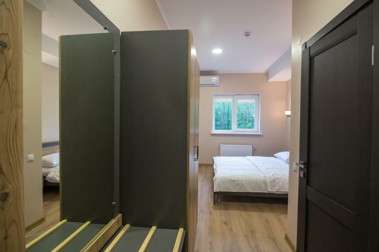 Pivdenniy Hotell Lviv Eksteriør bilde