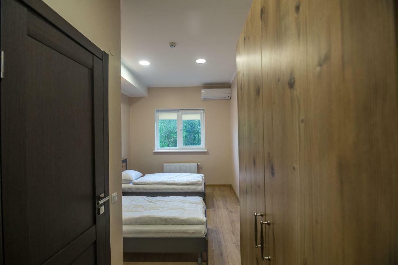 Pivdenniy Hotell Lviv Eksteriør bilde